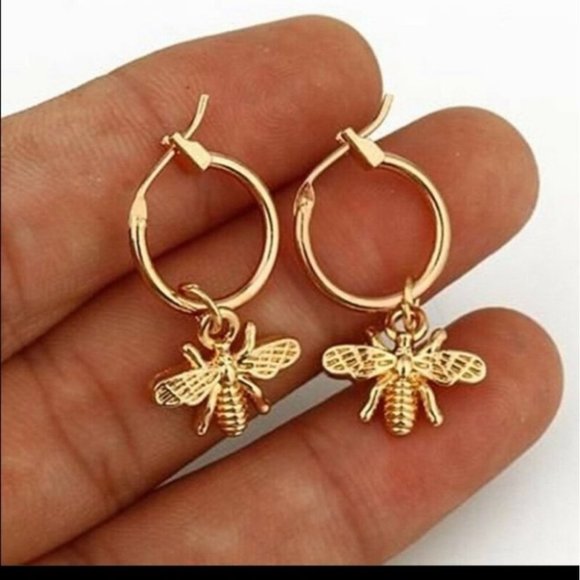 *New 18k Bee 🐝 Gold Stud Earrings - Picture 2 of 5
